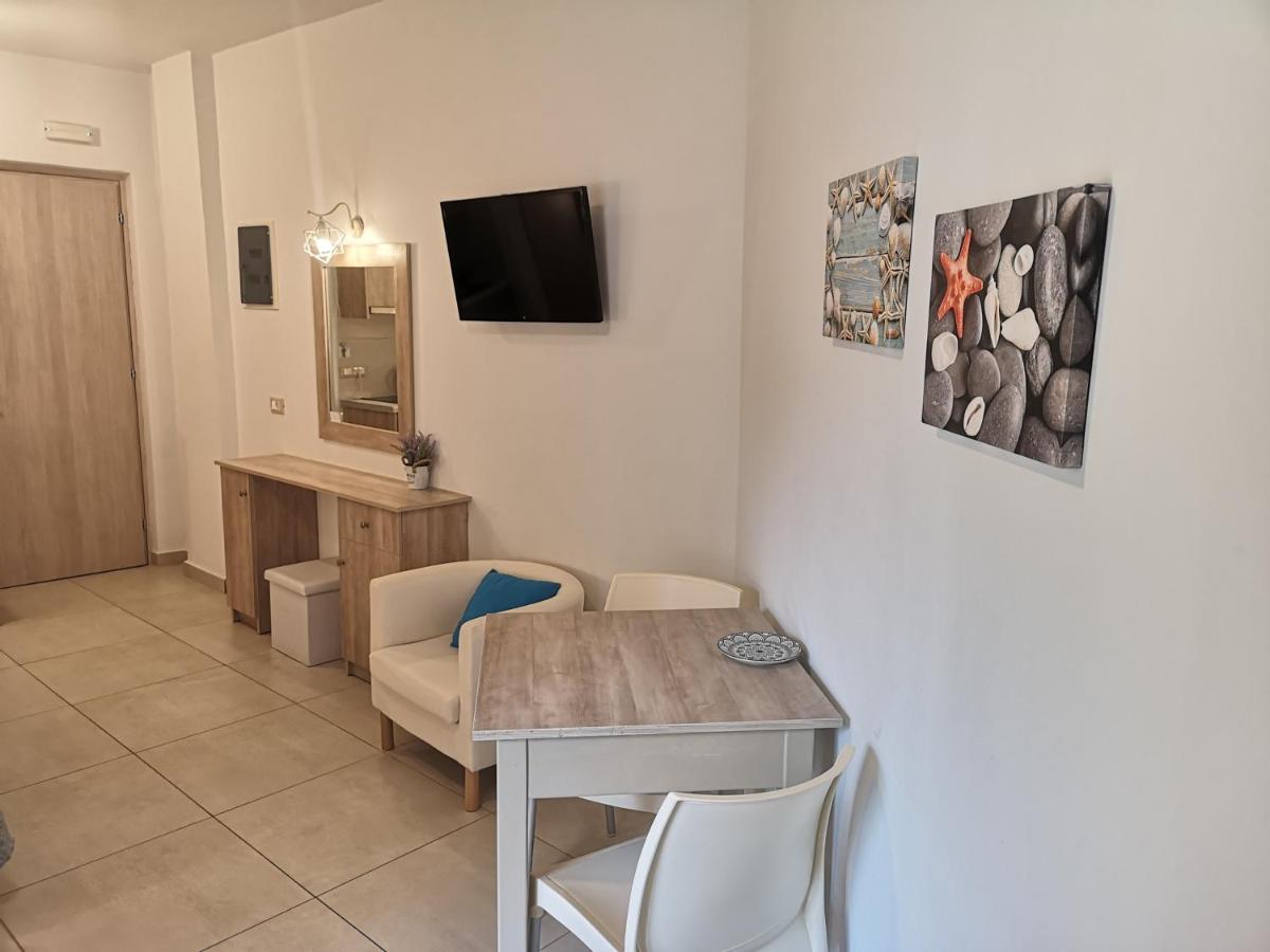 Porfyris Studios And Apartments Karpathos Bagian luar foto