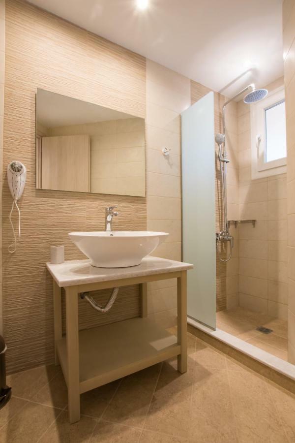 Porfyris Studios And Apartments Karpathos Bagian luar foto
